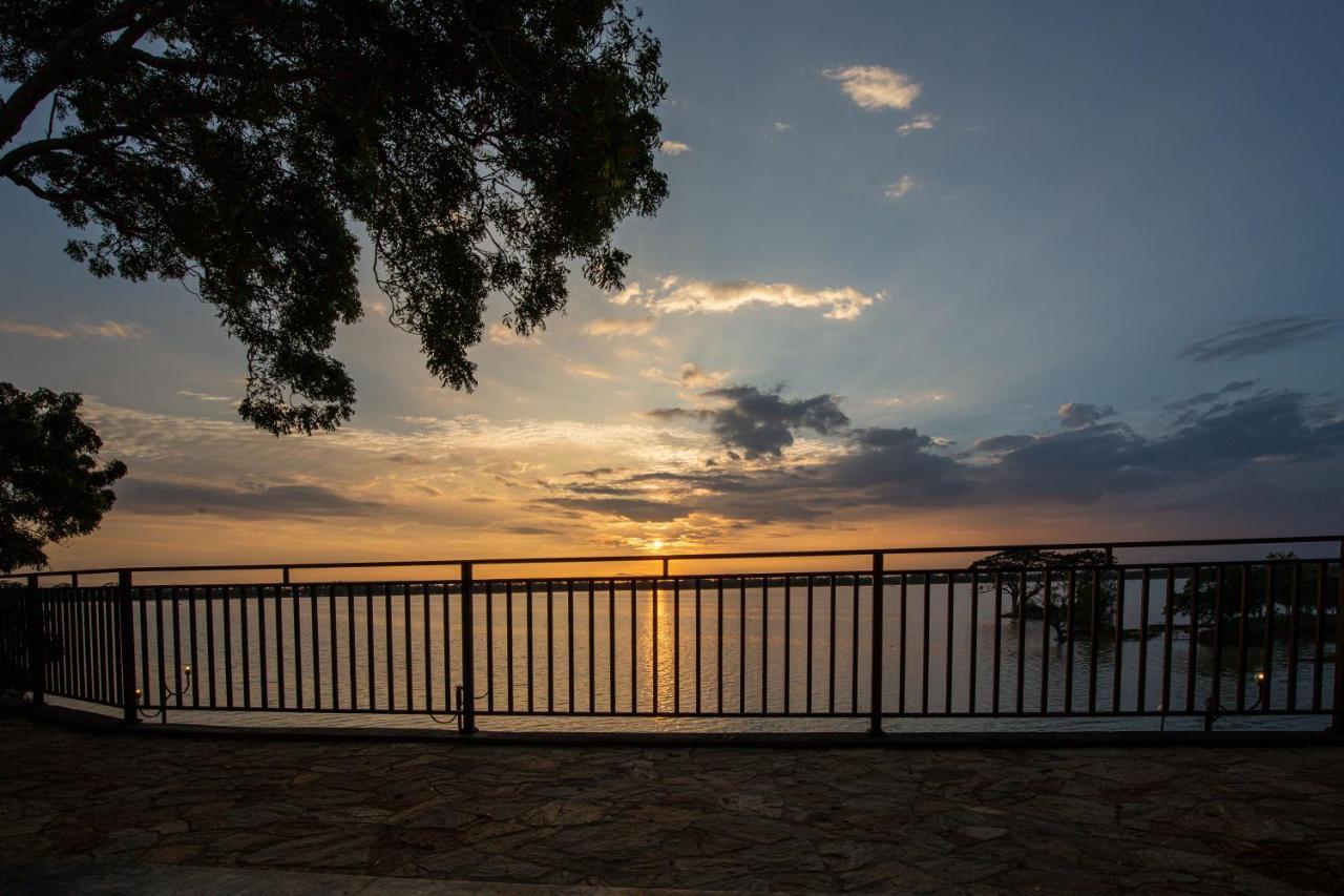 Olu Villa Resort Tissamaharama Buitenkant foto