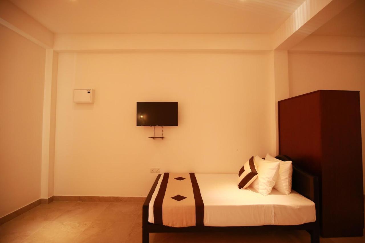 Olu Villa Resort Tissamaharama Buitenkant foto