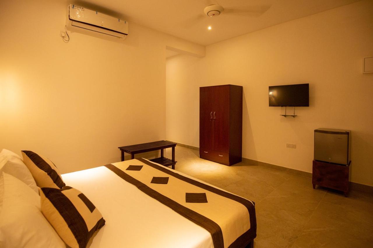 Olu Villa Resort Tissamaharama Buitenkant foto