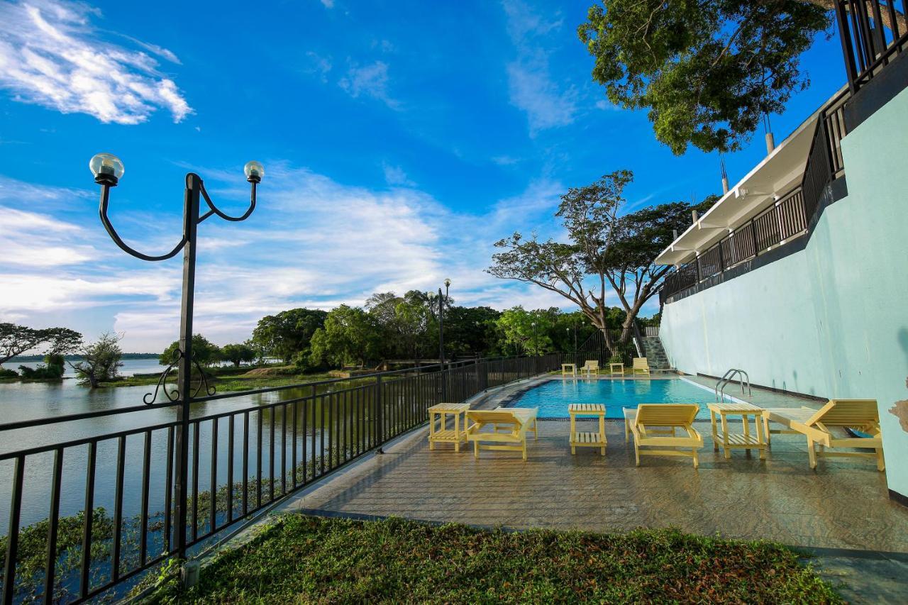 Olu Villa Resort Tissamaharama Buitenkant foto