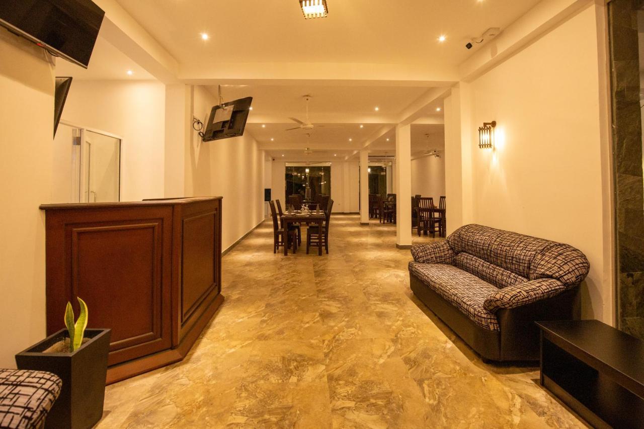 Olu Villa Resort Tissamaharama Buitenkant foto