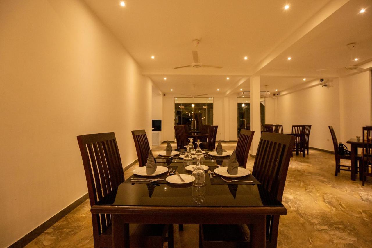 Olu Villa Resort Tissamaharama Buitenkant foto