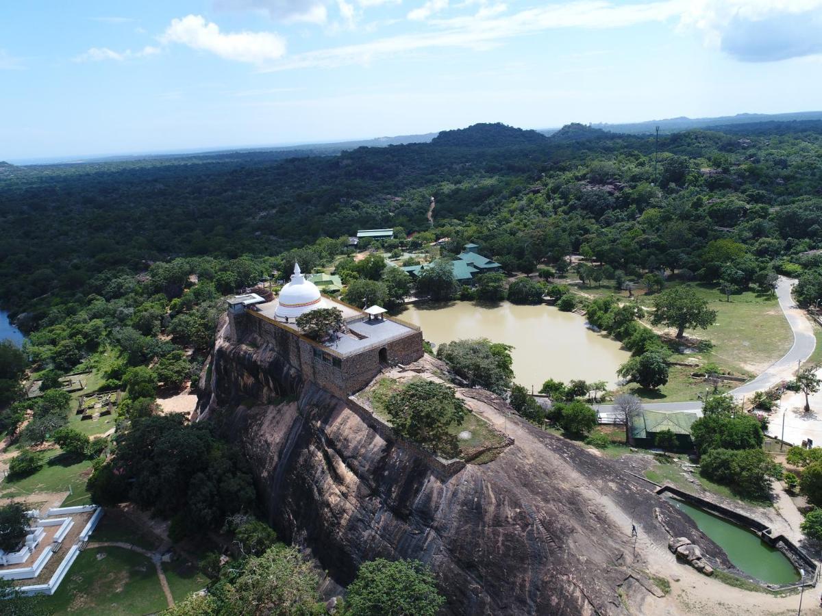 Olu Villa Resort Tissamaharama Buitenkant foto