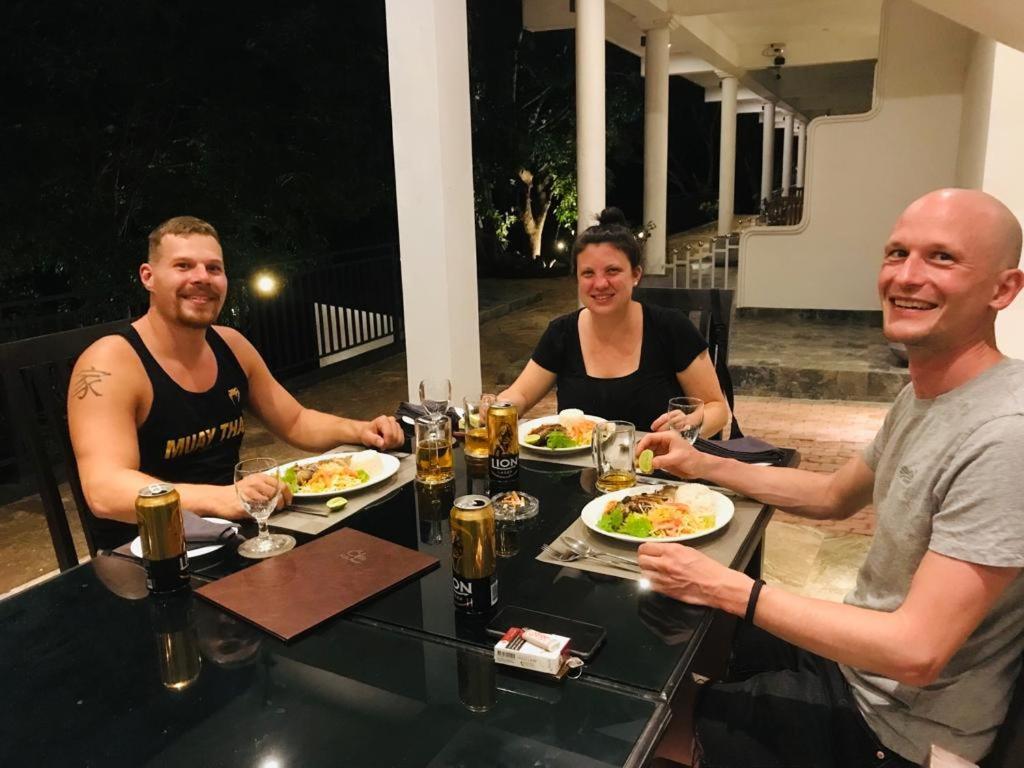 Olu Villa Resort Tissamaharama Buitenkant foto